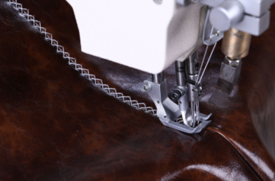 程控柱式雙針旋轉(zhuǎn)針桿綜合送料縫紉機