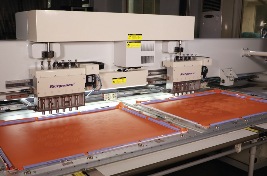 富怡全自動多頭異形旋轉(zhuǎn)沖孔機