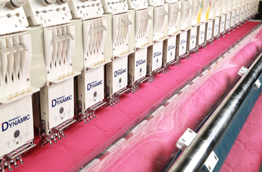 富怡多色單幅電腦絎繡機(jī)