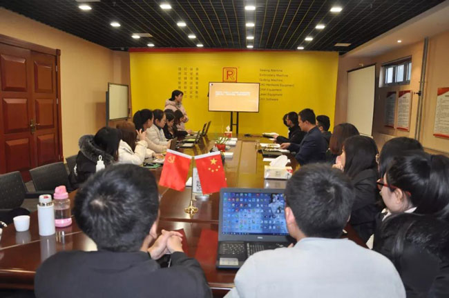 學(xué)生現(xiàn)場匯報在富怡實(shí)習(xí)總結(jié)