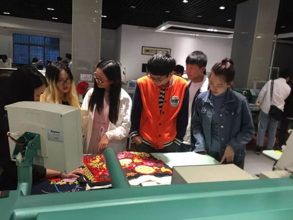 富怡電腦五合一繡花機 富怡電腦五合一繡花機