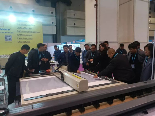 參觀富怡電腦繡花機(jī) 參觀富怡電腦繡花機(jī)