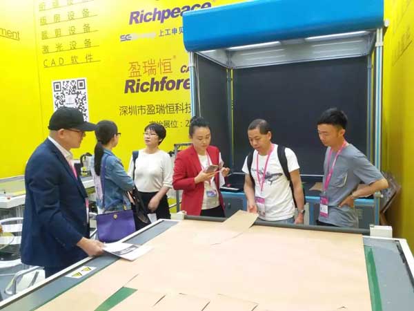 深圳內(nèi)衣展現(xiàn)場 深圳內(nèi)衣展現(xiàn)場