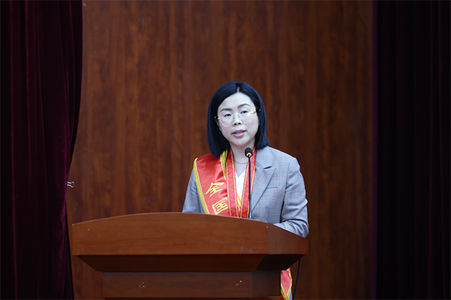 全國五一勞動獎?wù)? border= 全國五一勞動獎?wù)?/></p><p id=