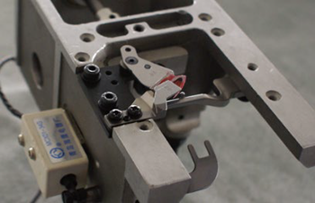 富怡框式電腦絎縫機(撐布帶機型)法式上料臺 富怡框式電腦絎縫機(撐布帶機型)法式上料臺